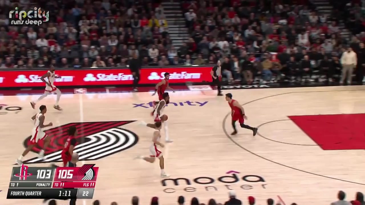 Deni Avdija gets the steal to save the fastbreak and Shaedon Sharpe lobs to Sidy Cissoko for the dunk