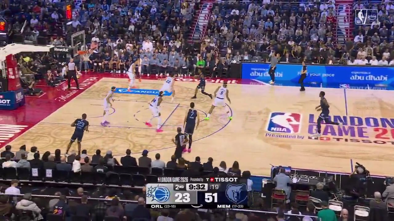 Ja finishes the tough layup over Franz giving him 11 points 8 assists and 0 turnovers to start the game