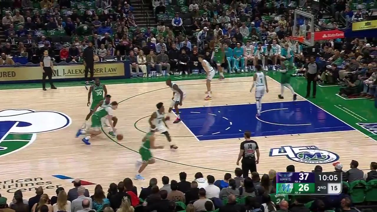 Cooper Flagg puts Moussa Diabate on a Poster