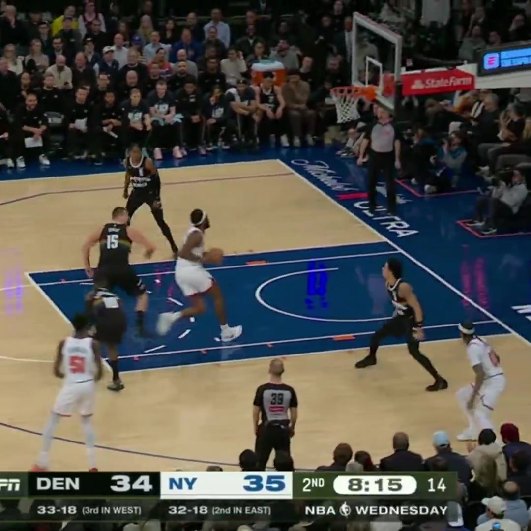 Mitchell Robinson calls an iso on Jokic at the 3-point line and breezes past him for a dunk
