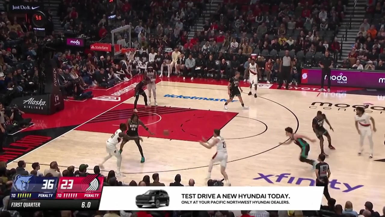 Vt Krej with the give-and-go inbounds and he takes it right to the rim for the slam