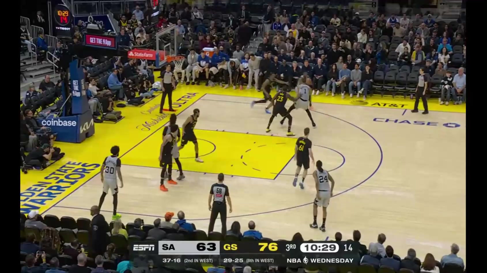 Wembanyama lifts off to tip in the lob over Draymond who answers back with his own lob finish barely off the ground