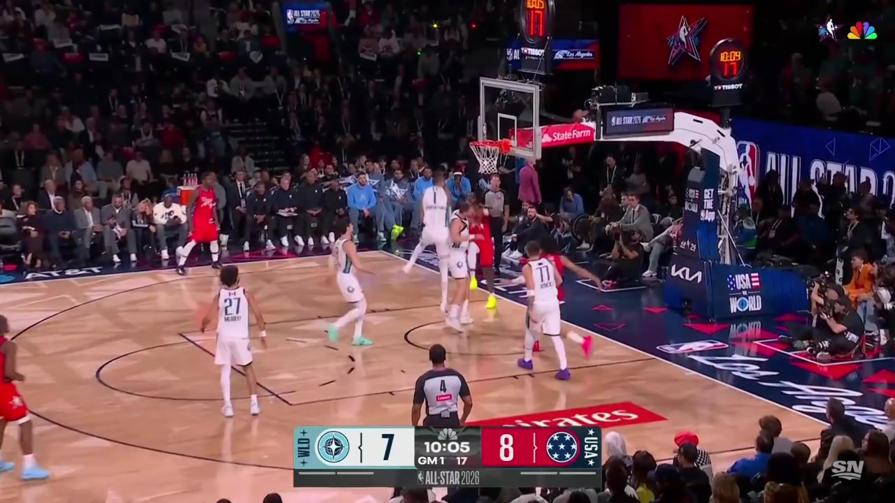 Victor Wembanyama swats away Jalen Duren's attempt