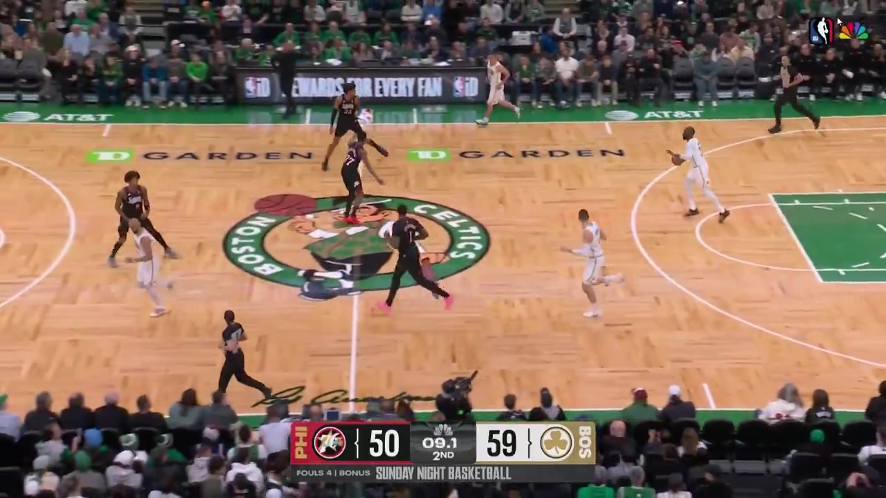 Baylor Scheierman who is playing through a thumb fracture drills the buzzer beater 3 to end the half and gives a thumbs up