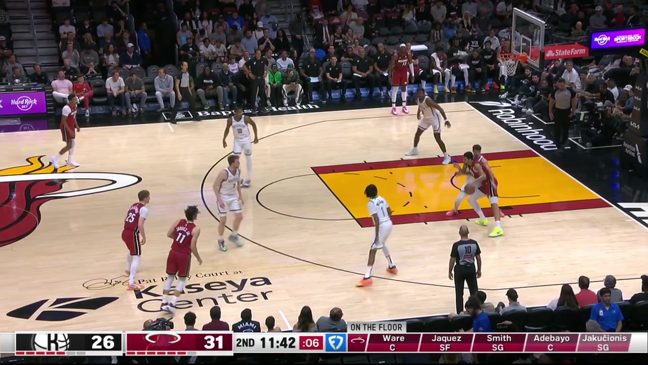 Kel'el Ware tip-slams his own miss