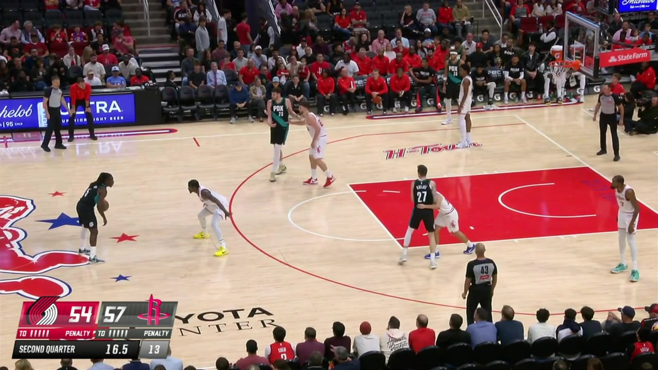 Donovan Clingan with the two-handed alley-oop dunk off a lob by Jrue and Toumani Camara blocks Sengun to end the 1st half with replays