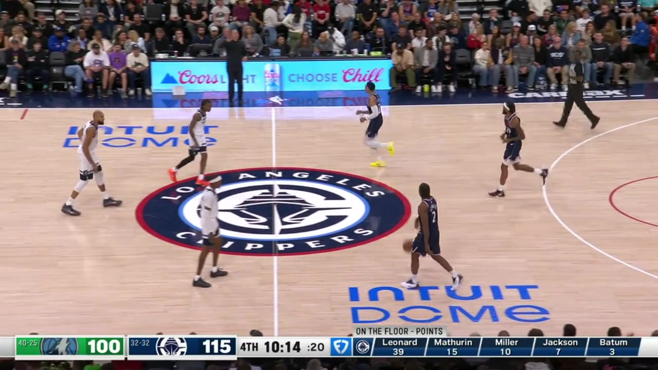 Kawhi Leonard with the step back 3 to give him 42 points