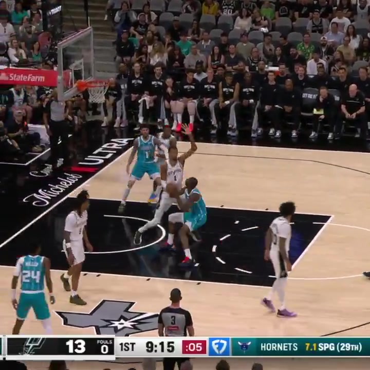 Wemby plays complete lockdown defense and forces the shot clock violation