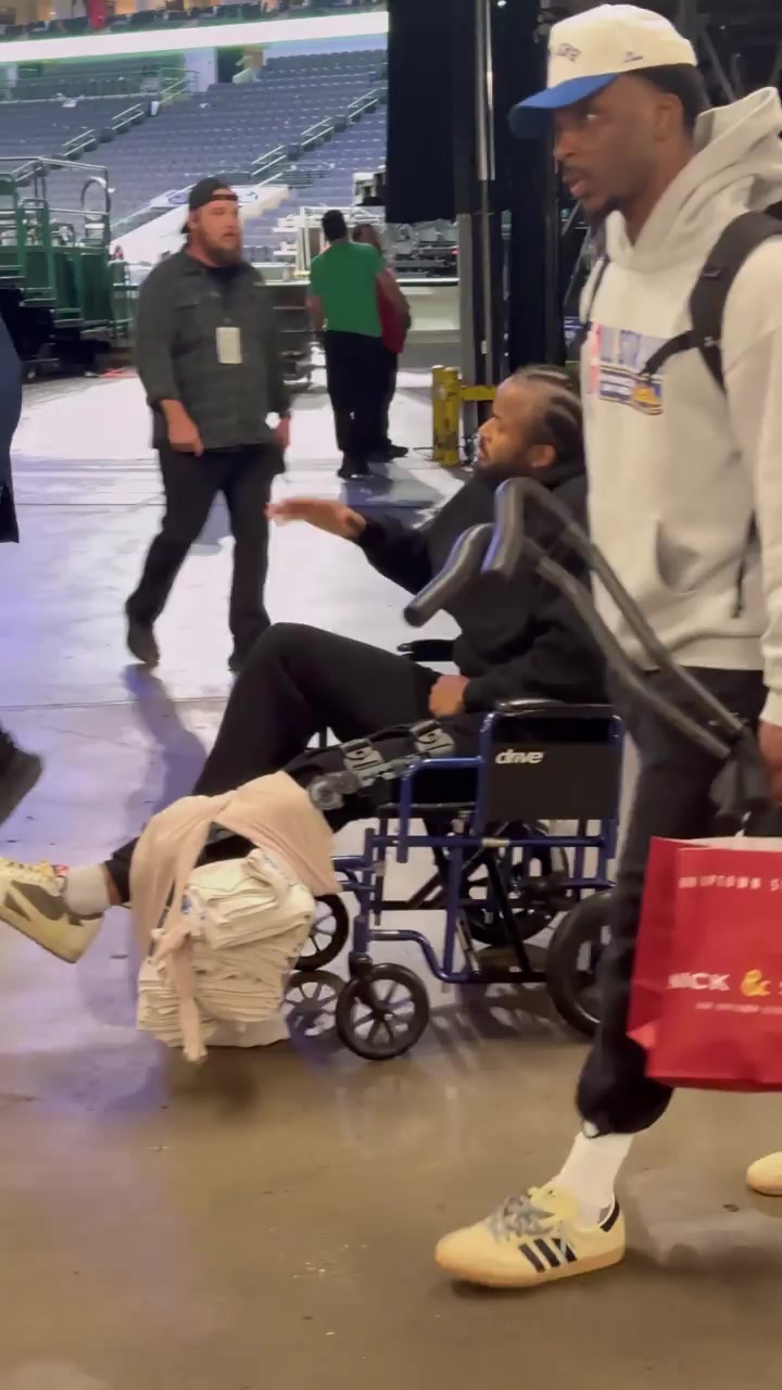 Moses Moody leaving the American Airlines Center after his non contact knee injury