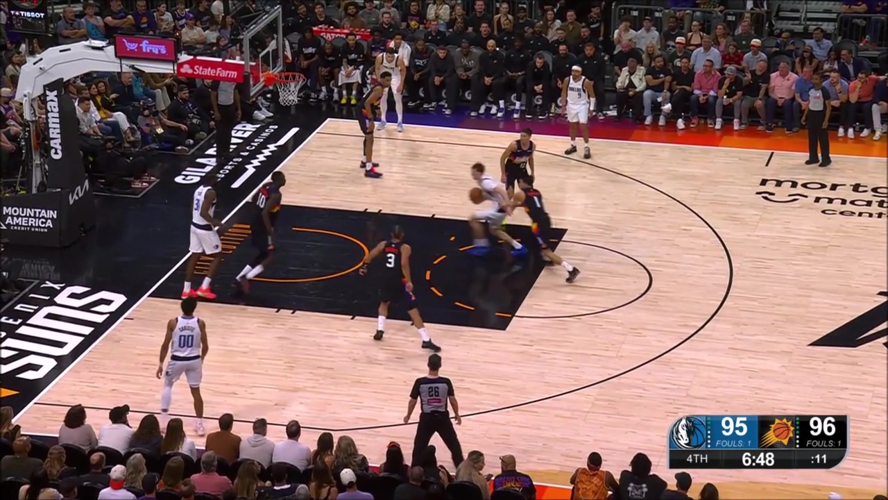 Khaman Maluach blocks former teammate Cooper Flagg at the rim - NBAclips