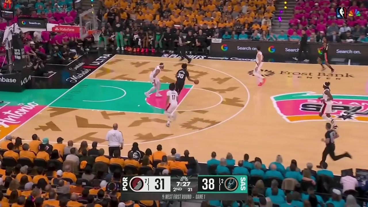 Devin Vassell cashes the three-pointer The Spurs are shooting 50 percent 7-of-14 from deep