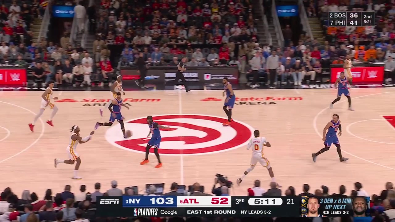 Buddy Hield scores the layup to cut the Knicks' lead to 49