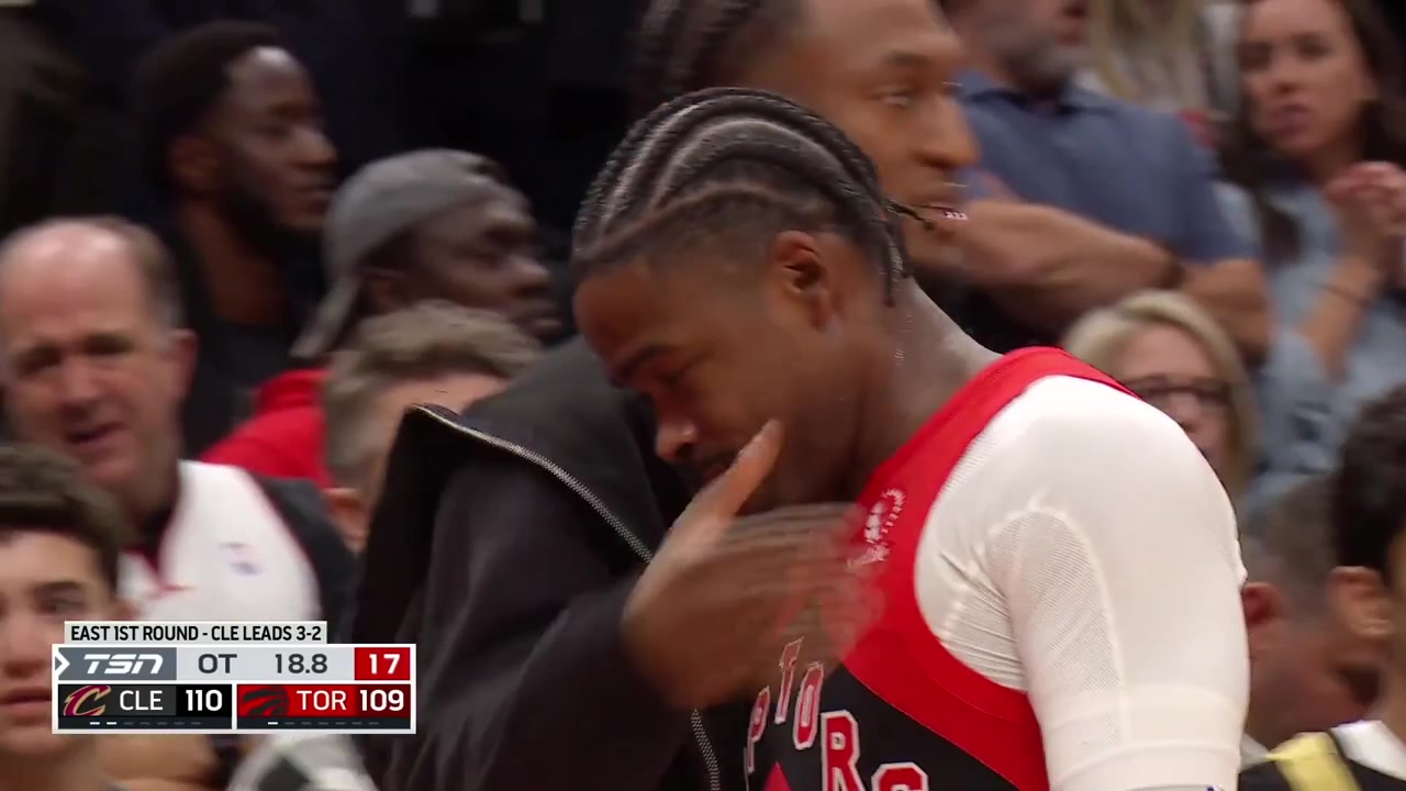Collin Murray-Boyles forces a critical turnover on the Cavaliers prior to the game-winning 3 by RJ Barrett with a replay