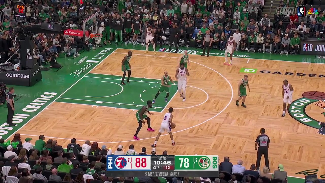 Derrick White with an absolute masterclass postup defense on Joel Embiid eventually blocks him and scores the fastbreak layup with a replay