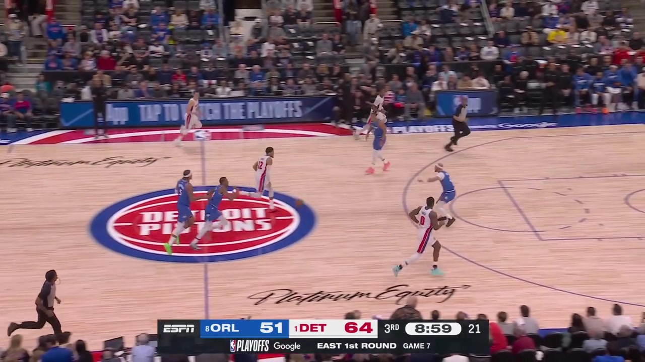 Paolo Banchero blocks Jalen Duren's dunk attempt from behind with a replay