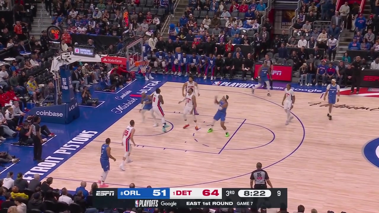 Cade Cunningham pulls the crossover on Paolo Banchero and finishes with the lefty dunk putting the Pistons up 15 with replays Magic timeout
