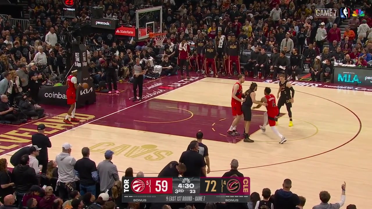 Max Strus with a soffucating defense on Scottie Barnes in the back court he strips Barnes and finds Jarrett Allen for the fastbreak dunk off a Raptors timeout with replays