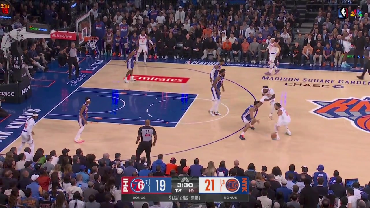 A red-hot Jalen Brunson gives the ball to Miles McBride for the 3