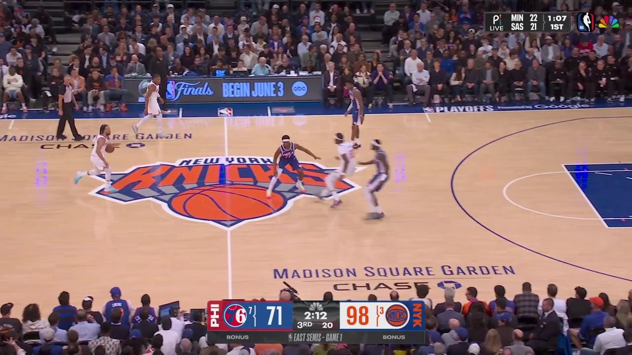 Jalen Brunson hits the jumper and the floater to give him 35 points at the end of the 3rd quarter He also got hurt a bit in his left arm after Jordan Clarkson pushed a player on him