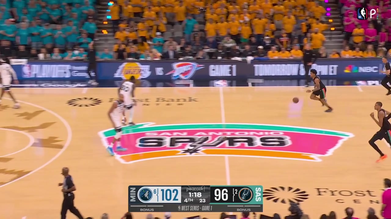 Julian Champagnie with another important clutch putback