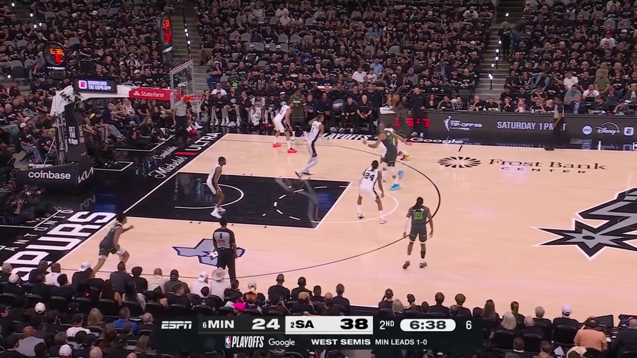 Julius Randle scores the layup Carter Bryant with the dunk and Victor Wembanyama with the deep 3 to give him 14 points