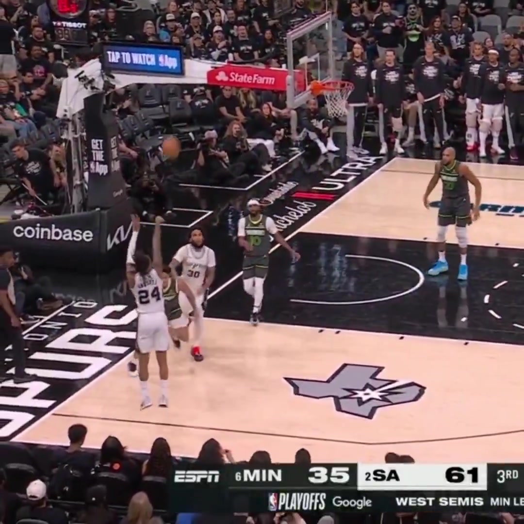 Devin Vassell jumped BEFORE catching the ball