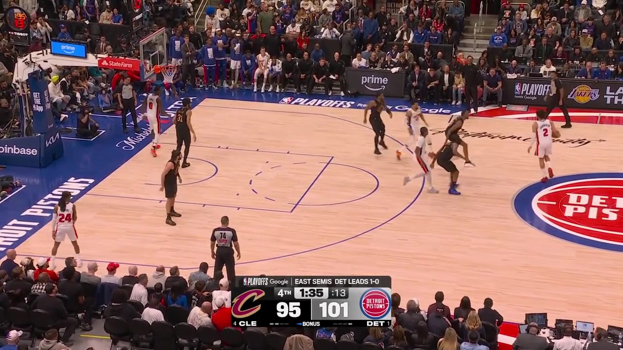 The Pistons control the offensive glass once again and Ausar Thompson with the important tip in with replays
