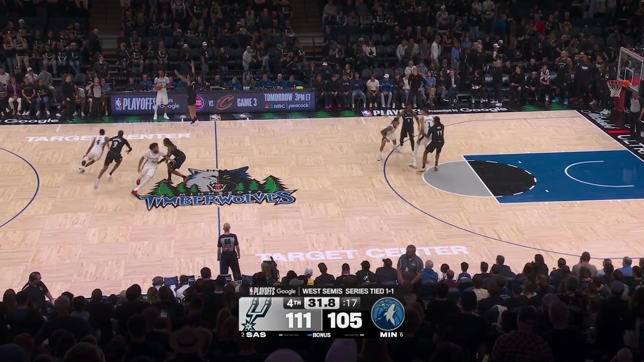 Victor Wembanyama gets fouled and hits two important free throws late in the 4th quarter39 points for Wemby