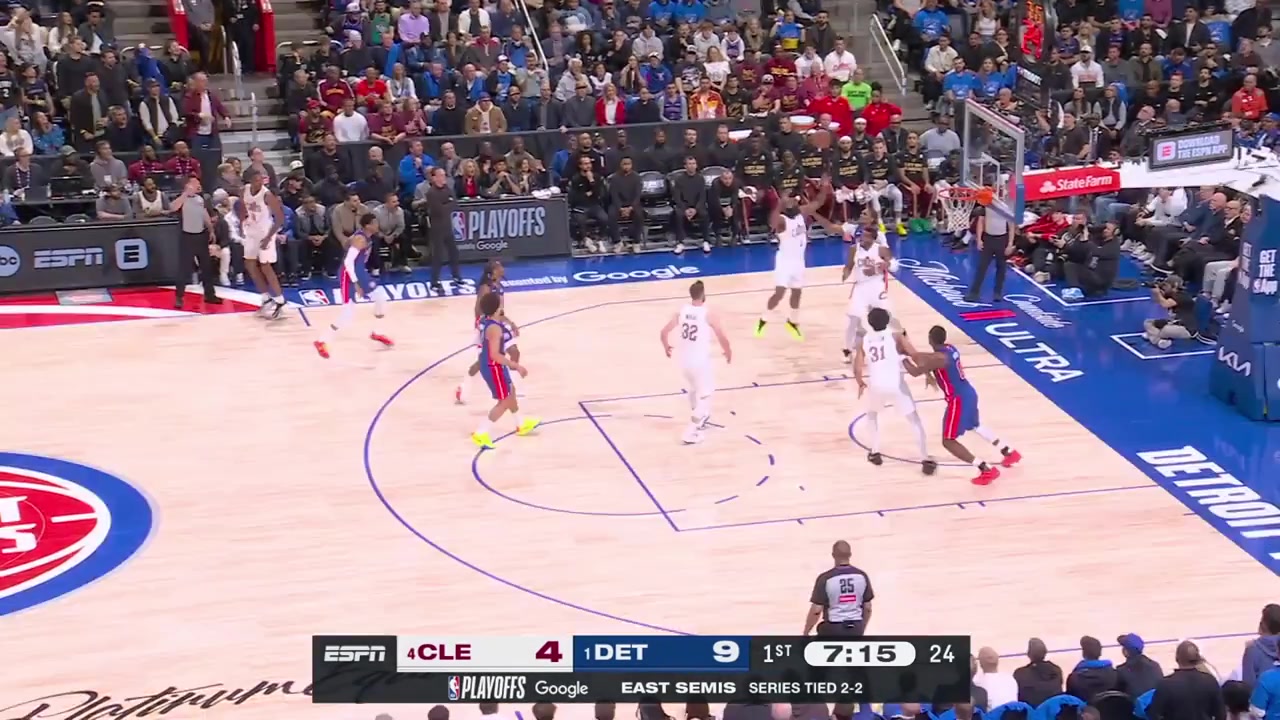 James Harden with the accurate long pass to Evan Mobley for the transition offense dunk