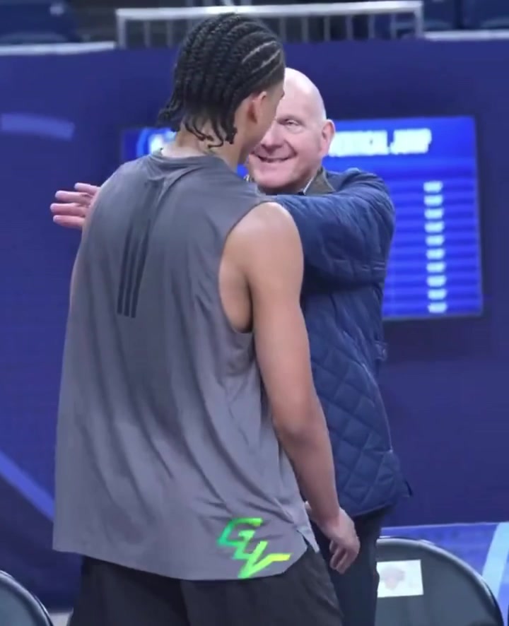Mikel Brown Jr shakes hands with Clippers governor Steve Ballmer after his Pro Day The LA Clippers own the 5th overall pick in the 2026 NBA Draft