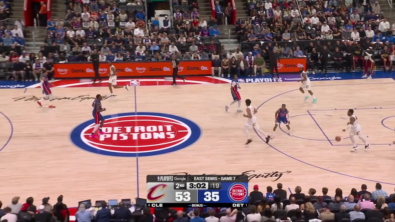 Donovan Mitchell splits the entire Pistons defense and scores the layup putting the Cavaliers up 20 with replays