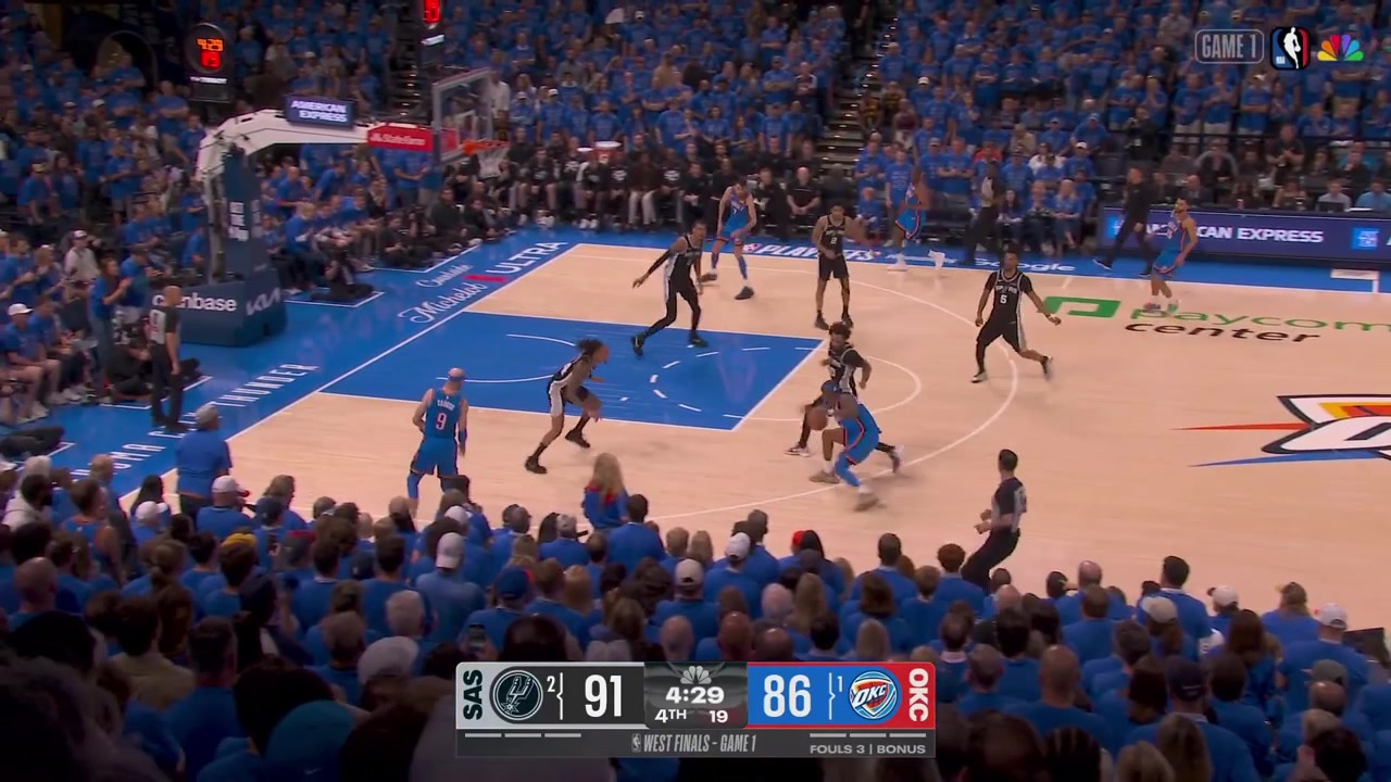 Jalen Williams scores off an offensive rebound cutting the Spurs' lead to just 3He tries to hype the crowd