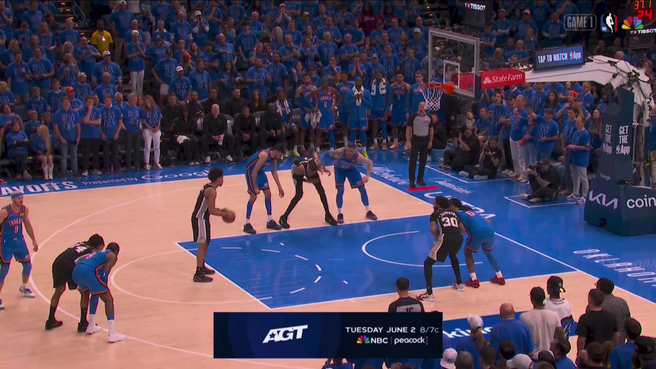 Chet gestures at Wemby's foot then steps on it to prevent him from getting an offensive rebound during a free throw