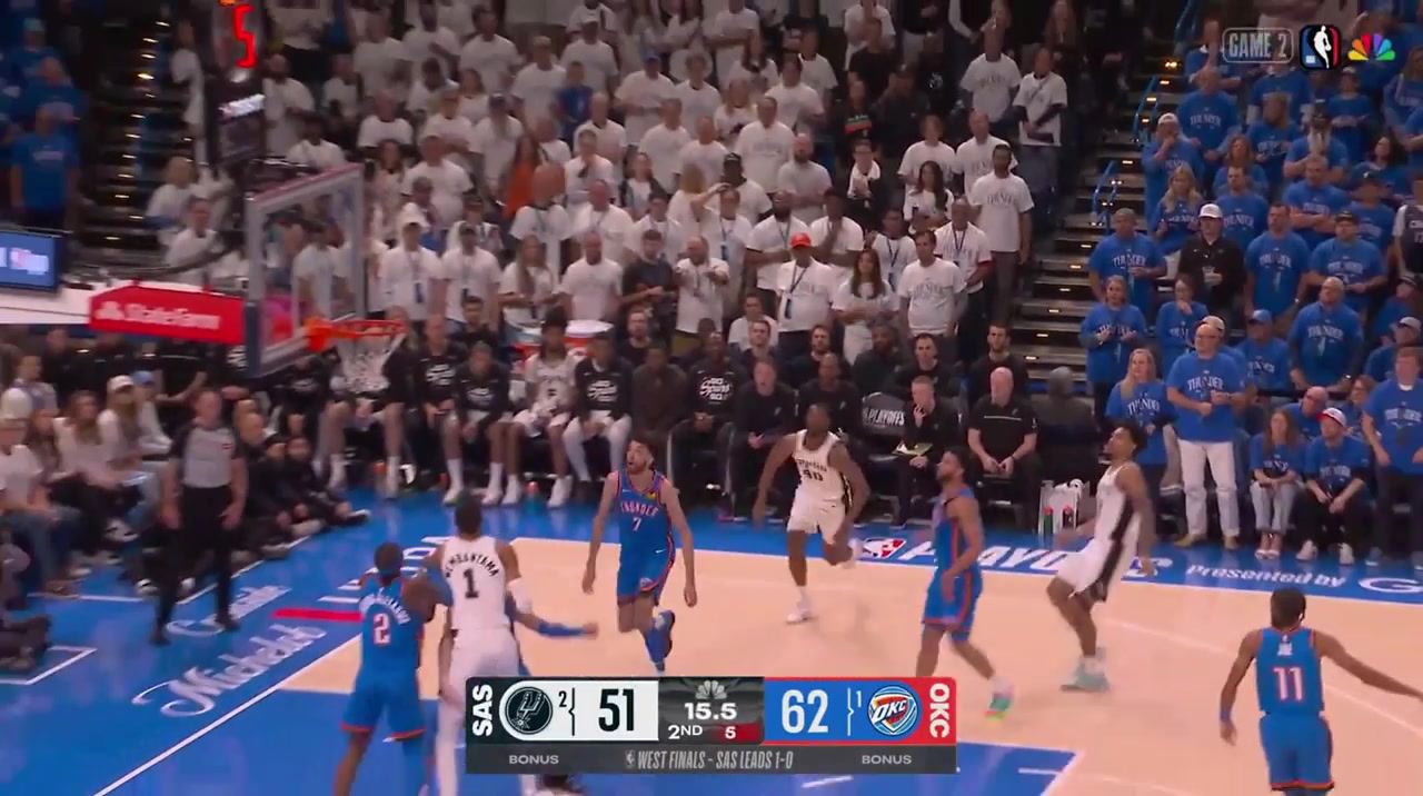 Harrison Barnes called for a foul on Isaiah Joe