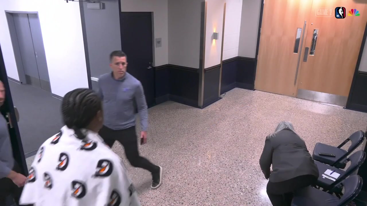 Injury Jalen Williams heads to the locker room due to left hamstring injury