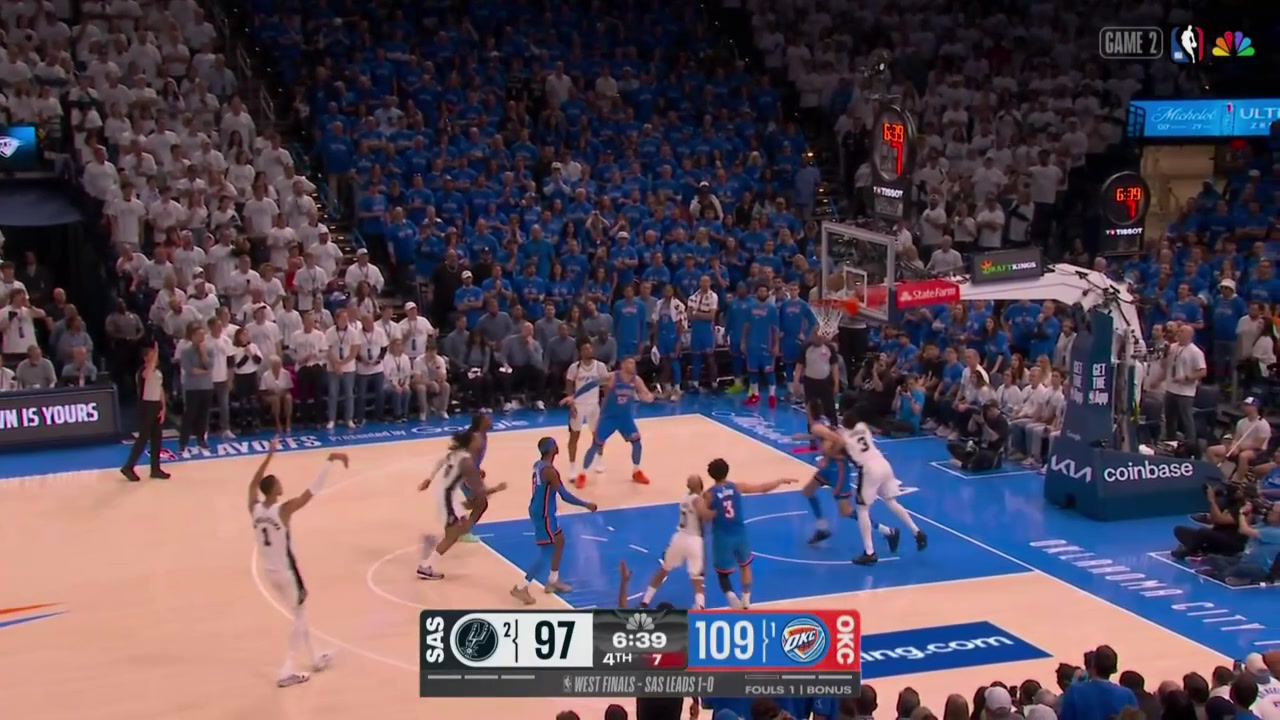 Keldon Johnson is called for the loose ball foul and shoves Chet after the whistle