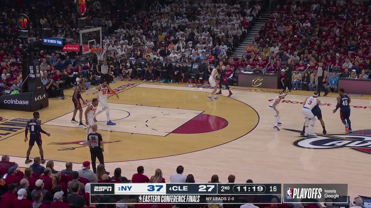 Donovan Mitchell with the crossover and then banks in the runner over Josh Hart