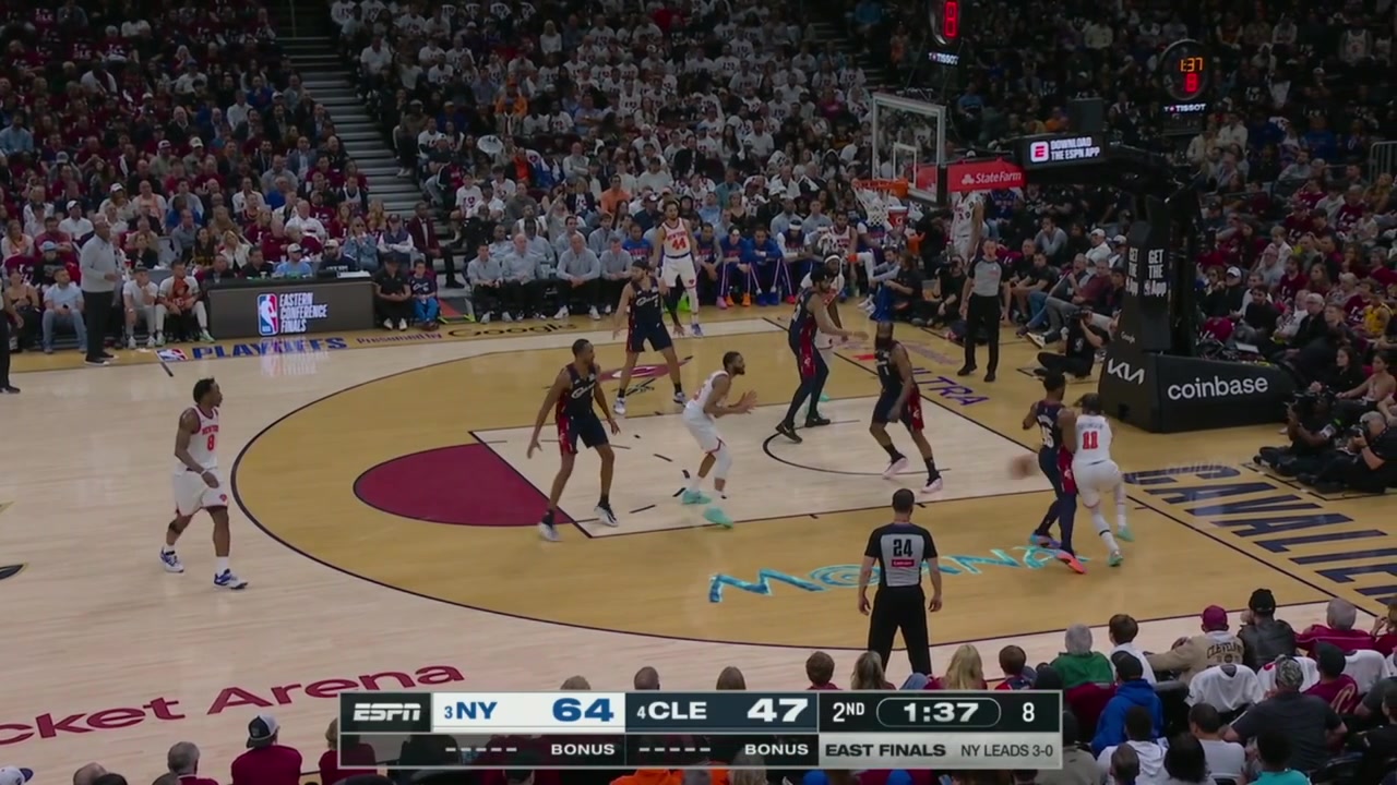 Mikal Bridges makes a ridiculous one-foot fadeaway to beat the shot clock