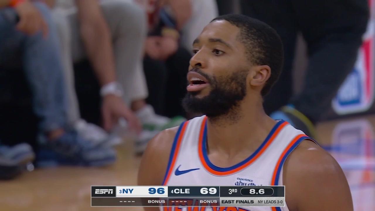 Loud 'Let's go Knicks' chants in Cleveland