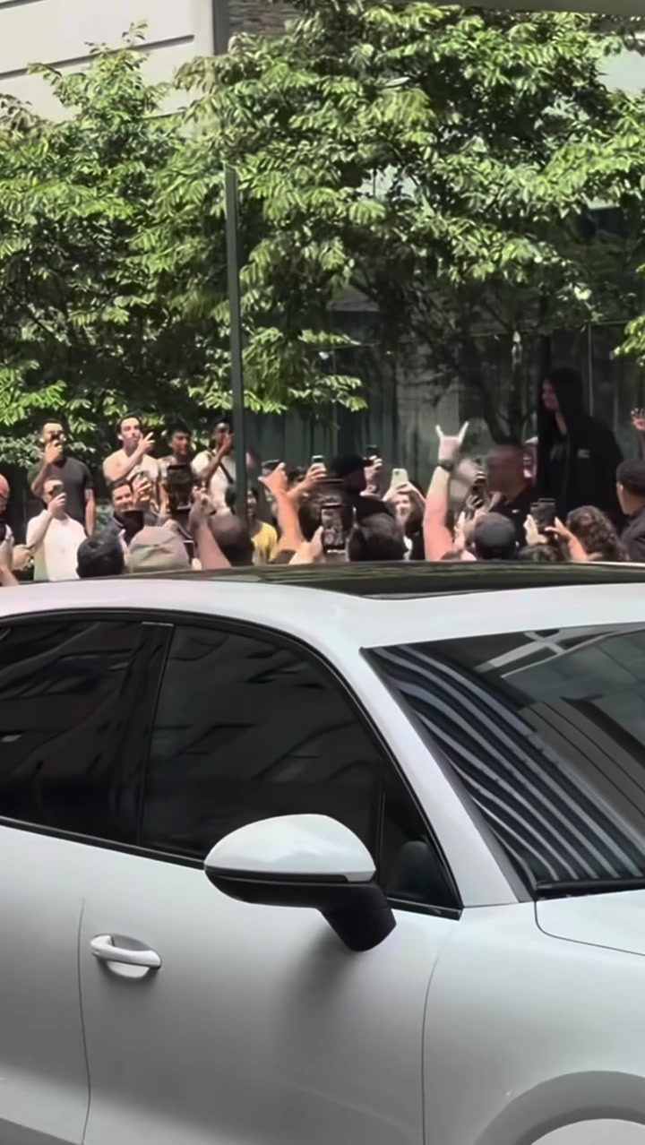Victor Wembanyama Getting Boos in New York as He Gets on The Team Bus