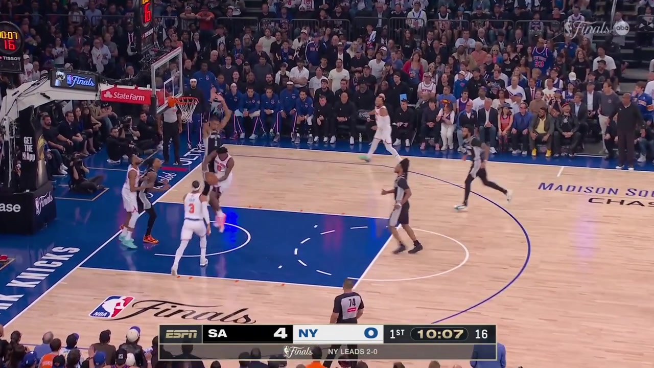 Victor Wembanyama stops the entire Knicks offense and blocks the corner 3 attempt by Mikal Bridges