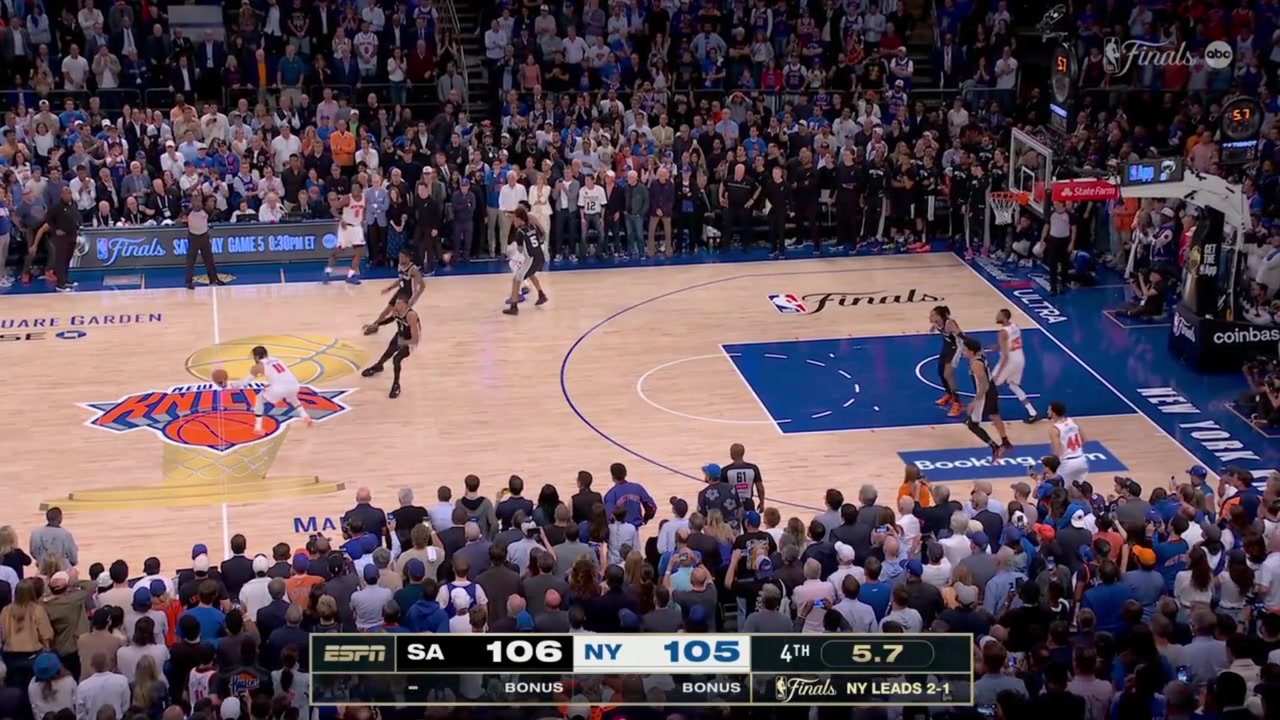 OG Anunoby flies in for the tip giving the Knicks the lead with 12s remaining