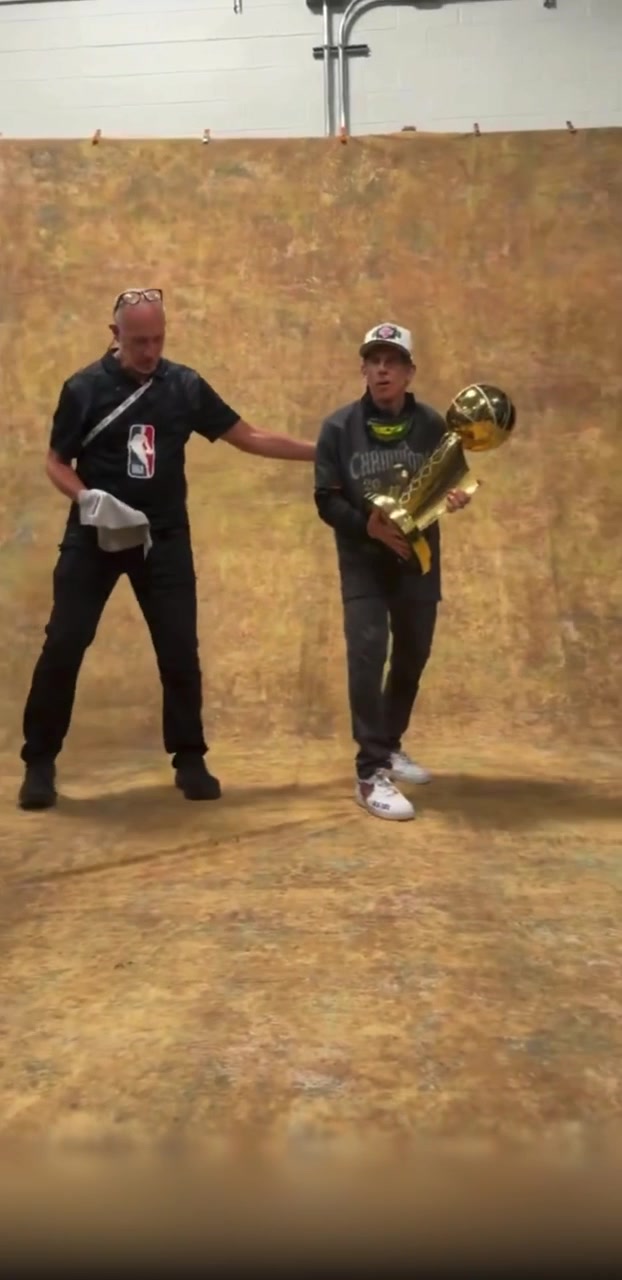 Knicks Fan Ben Stiller Gets His Time With Larry O'Brien Championship Trophy