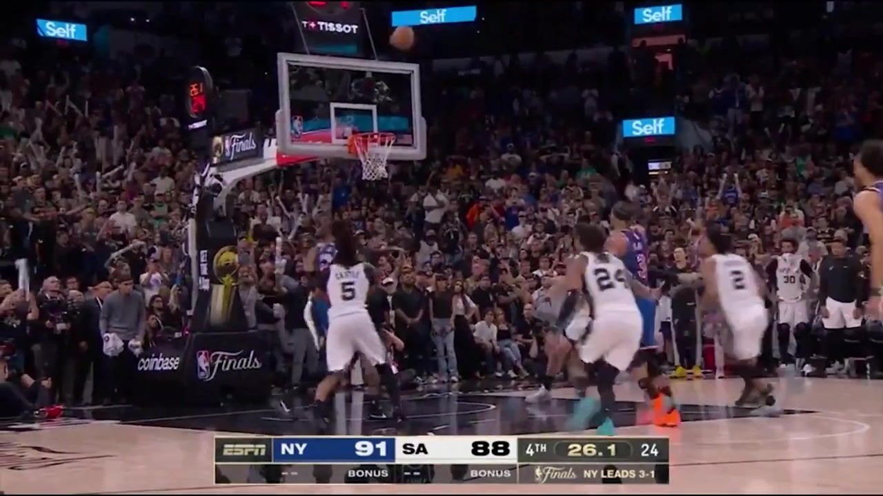 Spurs HC Mitch Johnson calling for intentional foul down 3 with 14 seconds on shot clock but 26 seconds on game clock