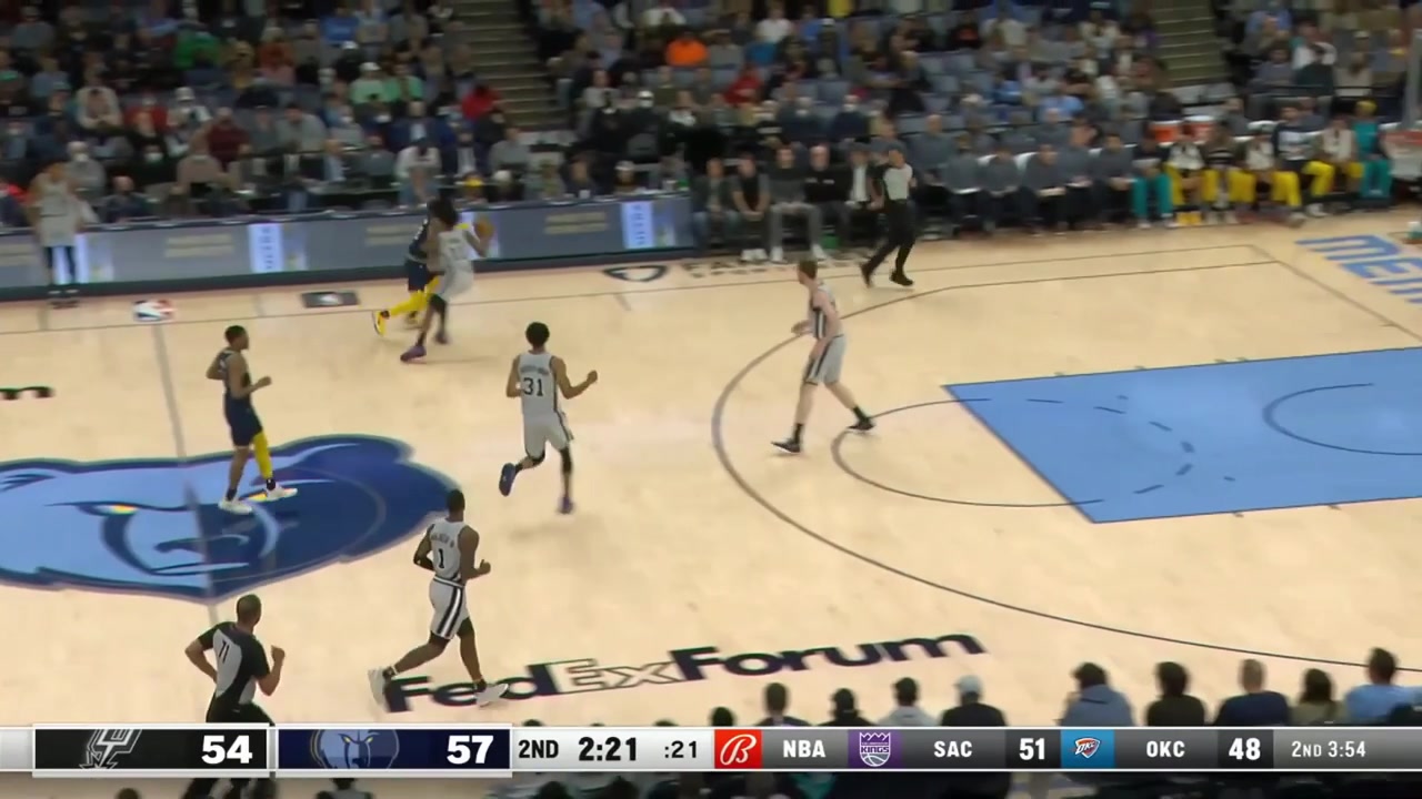 Ja Morant athletically eviscerates Jakob Poeltl at the rim 2022