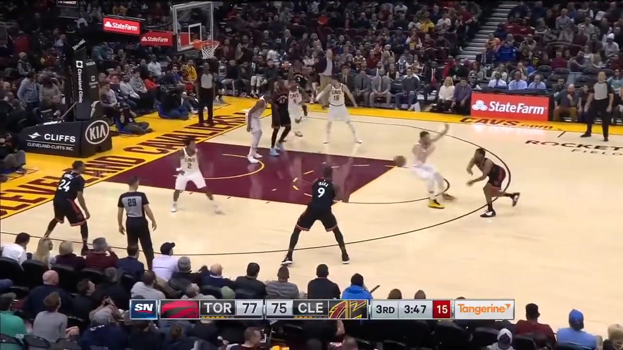 Collin Sexton tries to guard 2 players at the same time