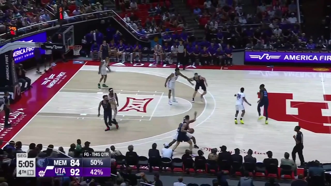 Blake Hinson collides with Lawson Lovering who lowers his body and gets hurtJonas Aidoo with his 5th block off the bench