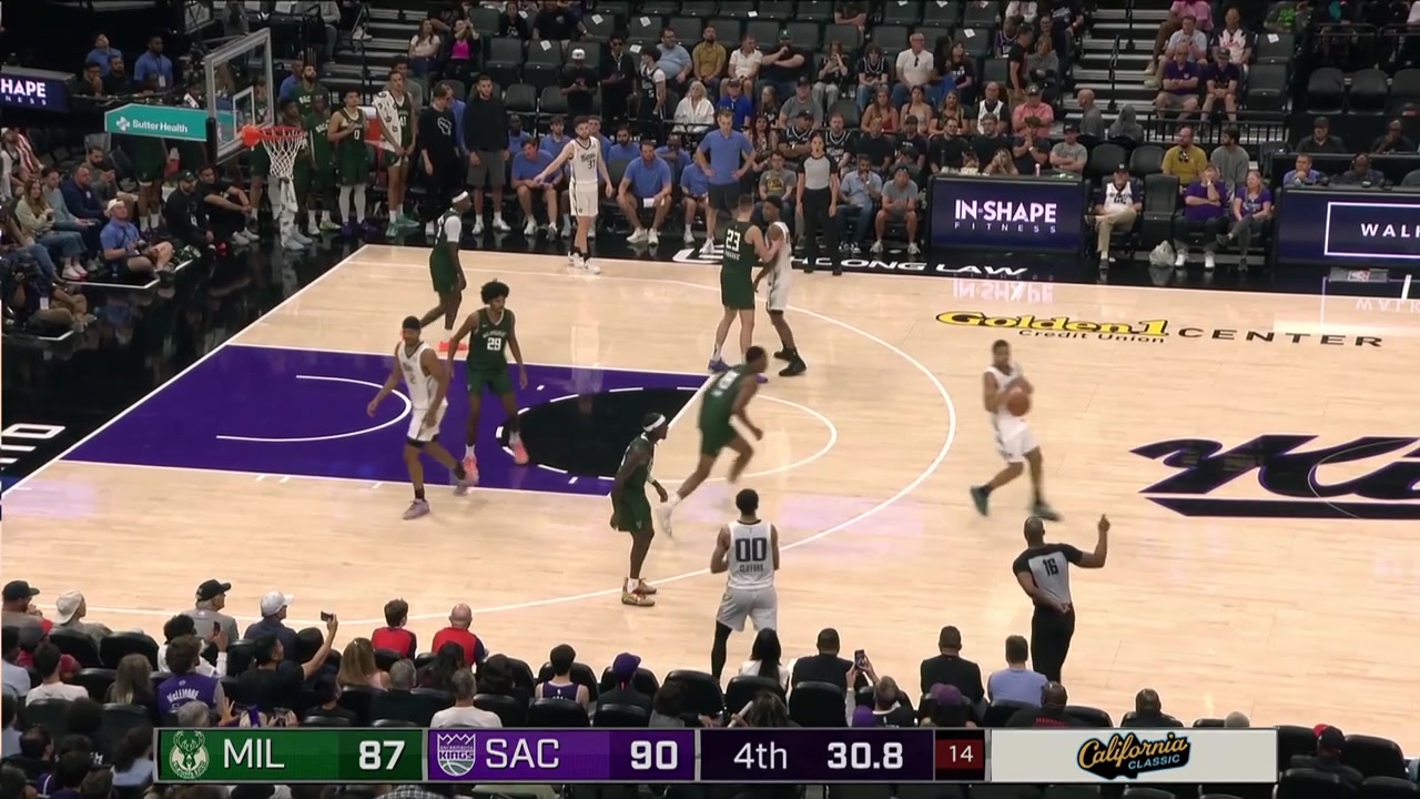 Darius Acuff Jr hits a big step back 3 in the defender's face to put the Kings up 6With a replay