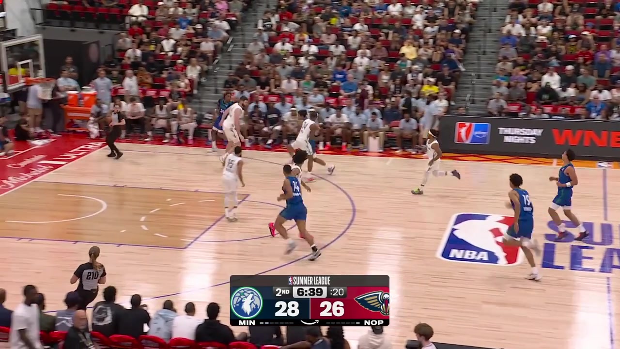 Dominique Daniels Jr lobs it to Micah Peavy for the fastbreak alley-oop dunk