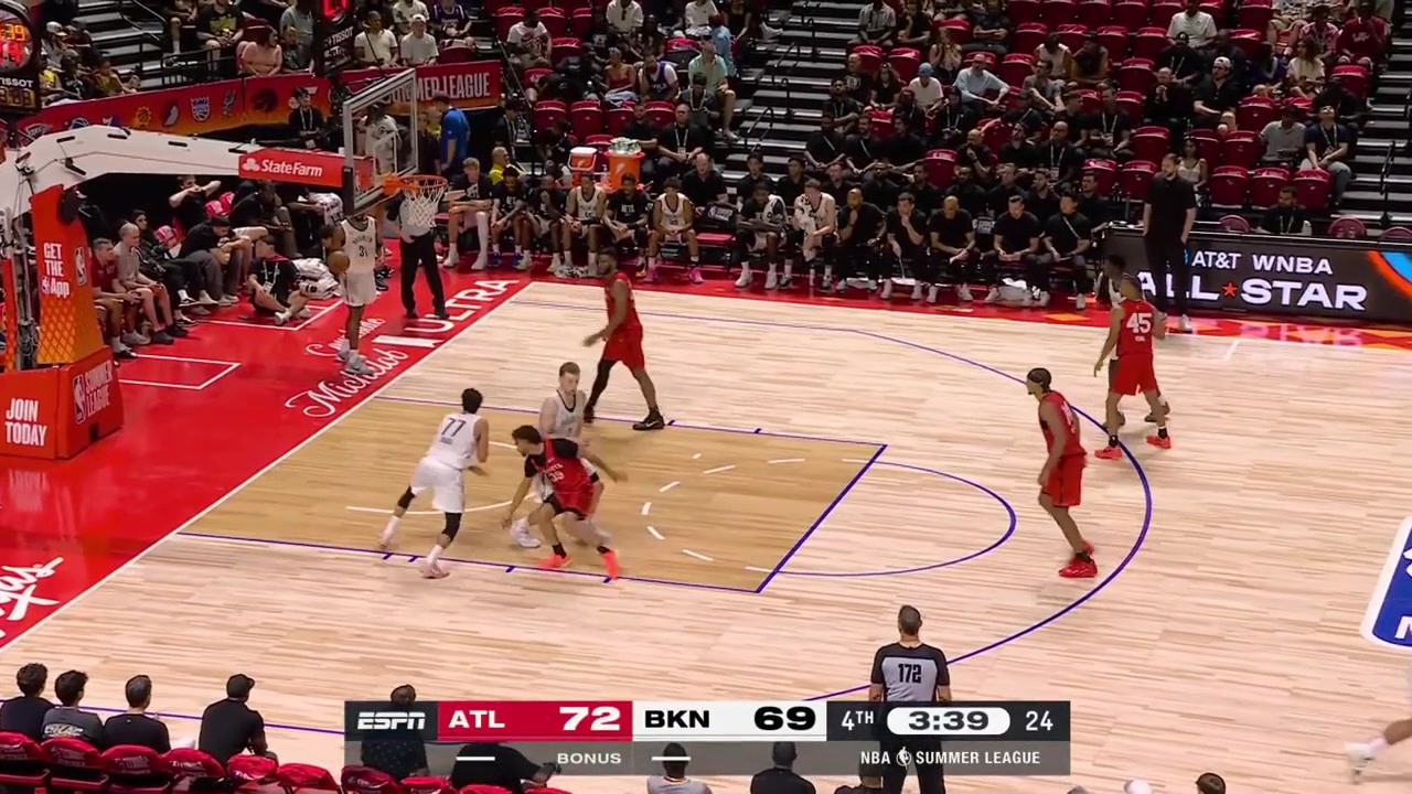 Ben Saraf finds Danny Wolf for the clutch lefty And-1 layup to give him 20 points tying the game with a replay